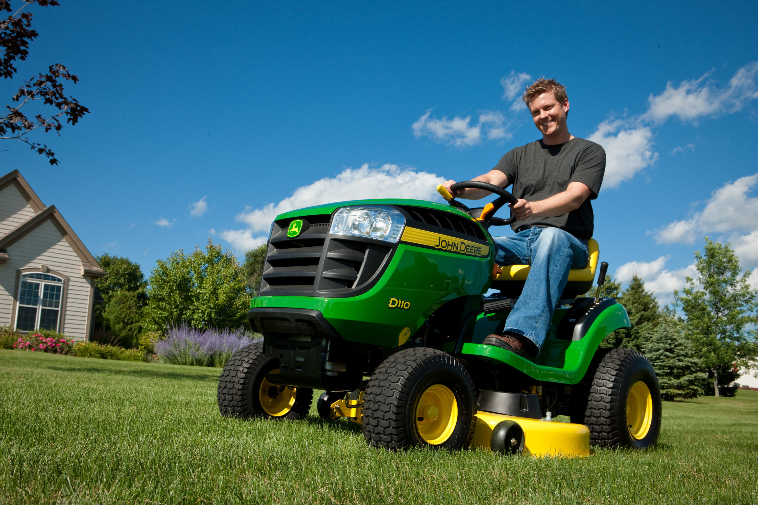 Техника для мужчин. John Deere d110. D John Deere. John Deere реклама. Джон Дир мужик.